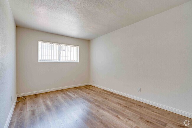 1BR, 1BA - 745SF