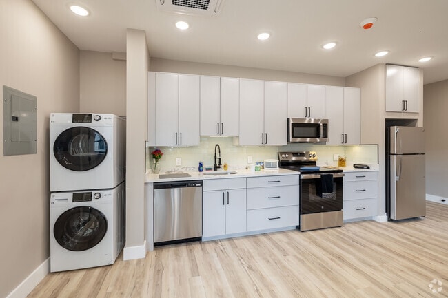 Interior Photo - 90 Swan