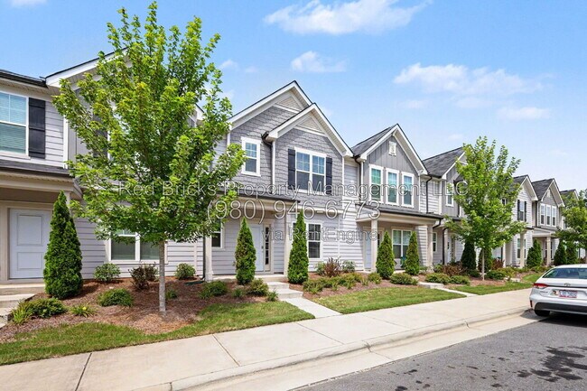Photo - 13027 Rover St