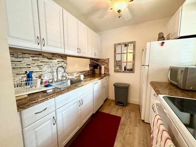 Photo - 824 SW 9th St Cir Unit 101