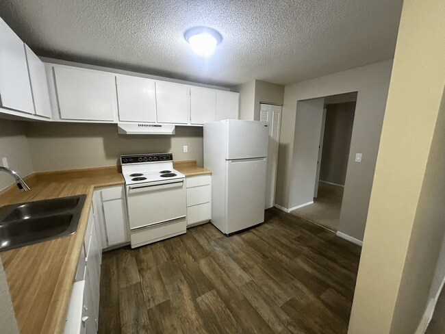 Hollow Hills Apartments