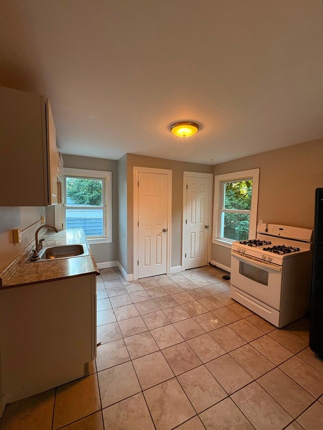 Photo - 68 Catharine St Unit 2