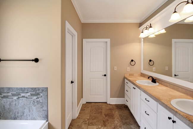 Photo - 114 Huber St