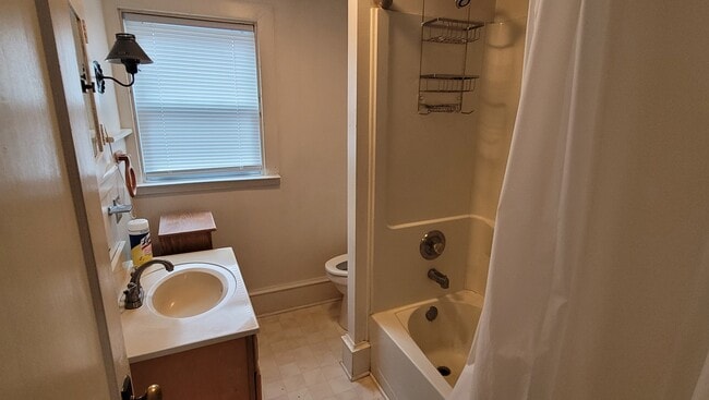 Photo - 4120 Kutztown Rd Unit 2nd floor