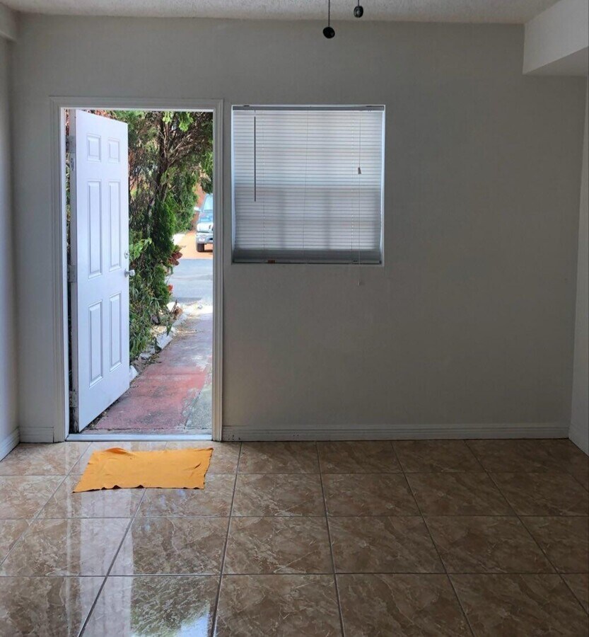 Photo - 1084 W 42nd Pl Unit 1