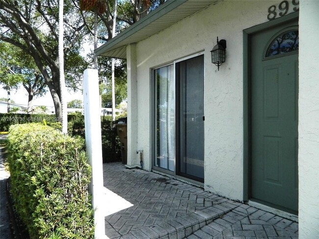 899 Crystal Lake Dr