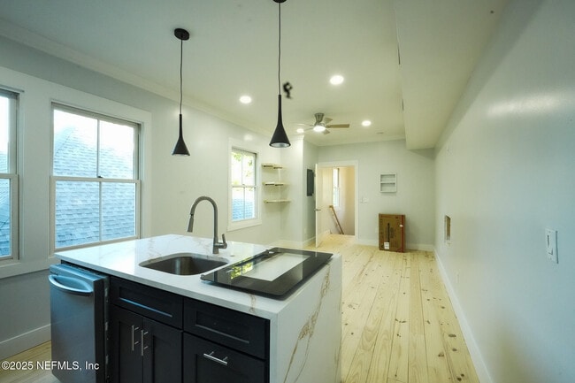 Building Photo - 1932 Hubbard St Unit 1