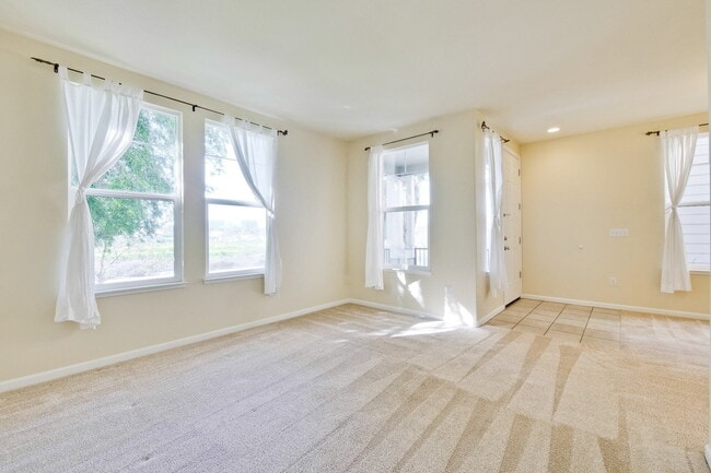 Photo - Large, Bright and Beautiful 3BR/2.5BA/2,195sf home in great condition!