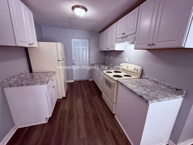 Photo - Beautifully Upgraded 2/1 AVAILABLE FOR IMMEDIAT MOVE IN!! Move In Before 5/20 and get June’s rent...