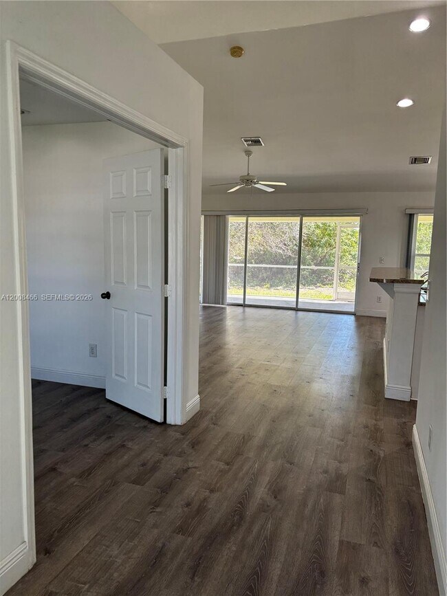 Photo - 3109-3110 10th St W