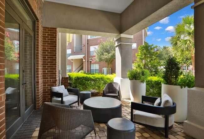 Outdoor Patio Seating at Meadow Apartments in Stafford, TX 77477
