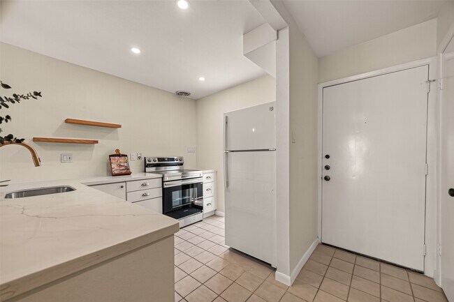 Photo - 5056 Glenmont Dr