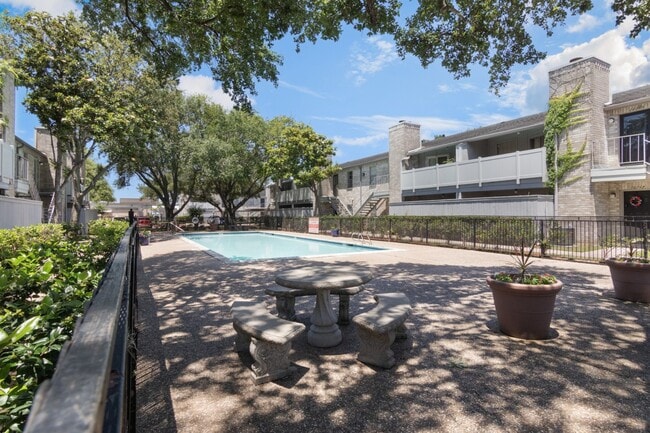 Building Photo - 10835 Braes Bend Dr