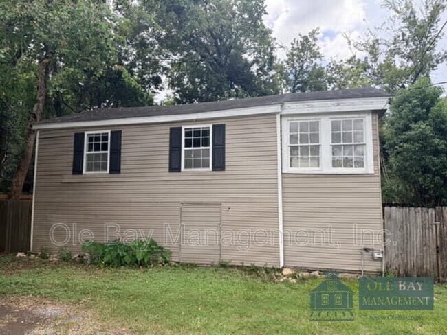 Building Photo - 109 S Carlen St Unit Apt C