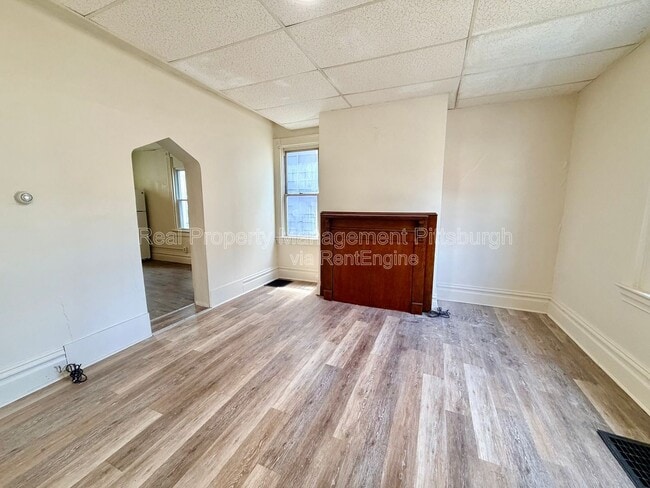 Photo - 405 Main St