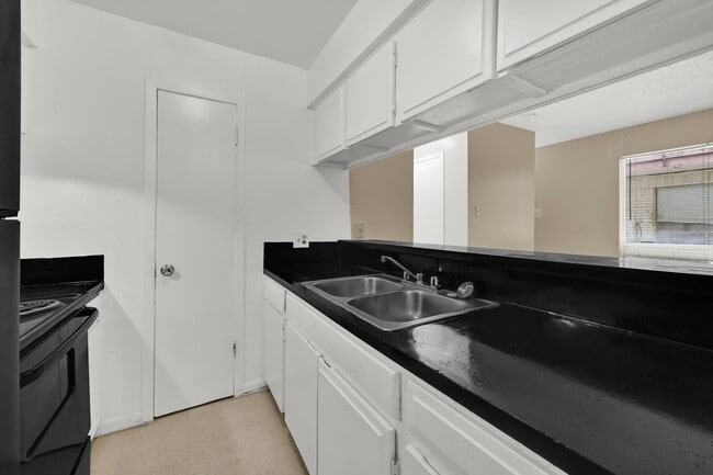 Photo - Make this charming studio your new home Unit 21