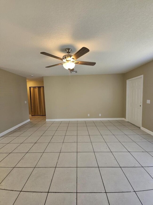 4876 Orleans Ct