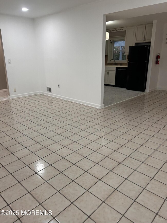 Photo - 823 Bowman Rd