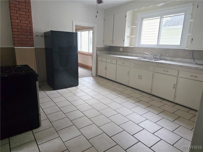 Photo - 194 Cass Ave