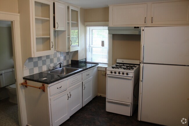 Building Photo - 2 BR Close to Medical Mile with hardwood f... Unit 02 Rental