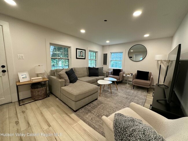 Photo - 527 Zena Rd