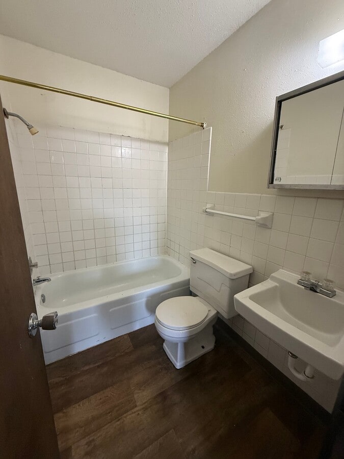 Photo - 320 Oak Ave N Unit 107