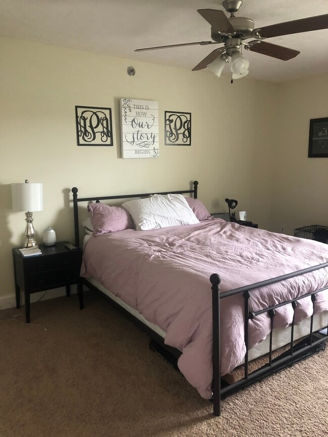 Photo - Two bedroom condo, top floor, with view, near Timberlake/ Liberty/ CVCC Unidad 305