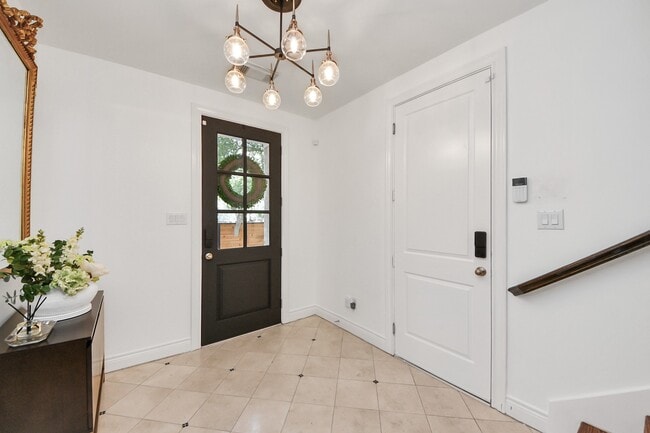 Photo - 620 Rutland St