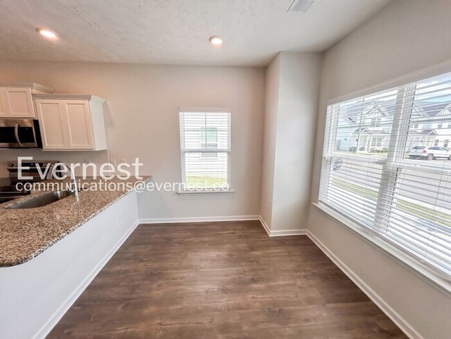 Photo - 212 Ansley Wy