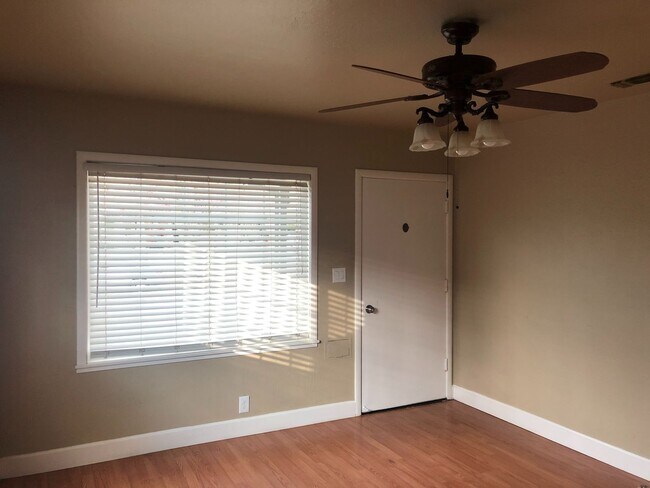 Photo - Newly Updated 2 Bedroom Unit in the heart of Roseville!