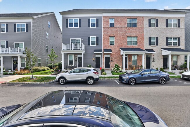 Photo - 106B King St