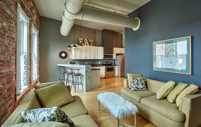 Building Photo - 127 E Main St