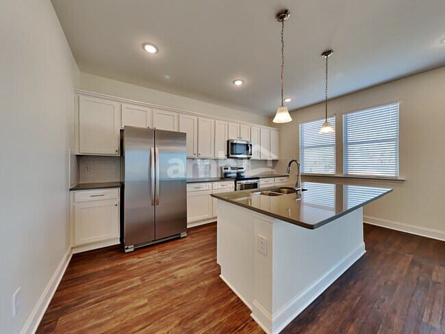 Photo - 3881 Chivalry Dr