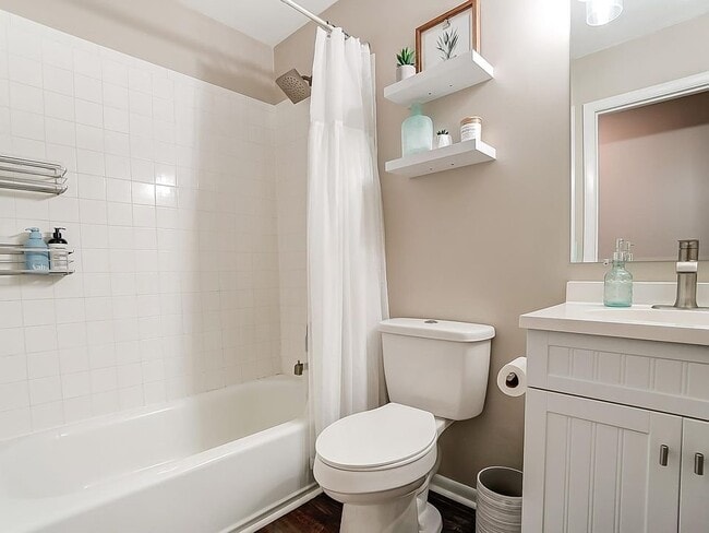 Photo - 1599 Yellowglen Dr