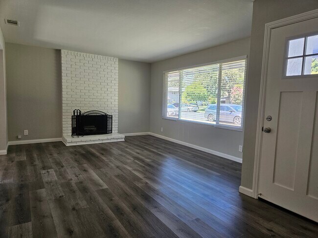 Living room - 874 Castlewood Dr Unit #1