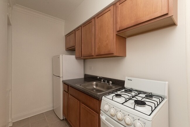 Photo - 4640 N Paulina St Unidad E04P