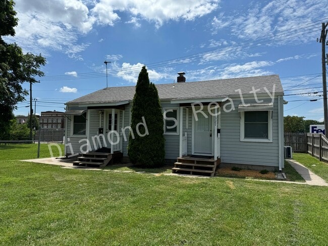 Building Photo - 1327 N Robberson Ave Unit B Rental