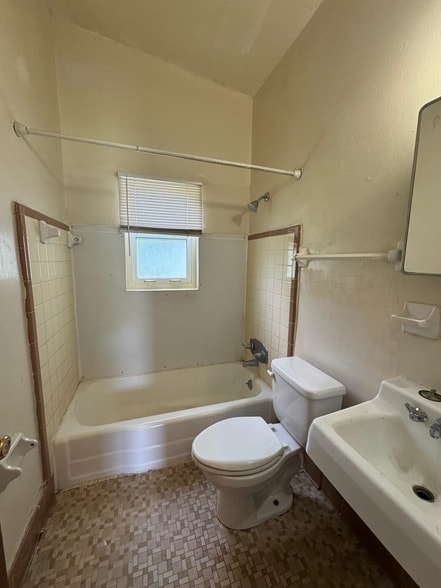 Photo - 1850 Ivy Ln