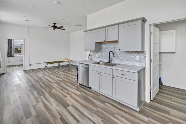 Building Photo - VINTAGE VAULT Unit 301