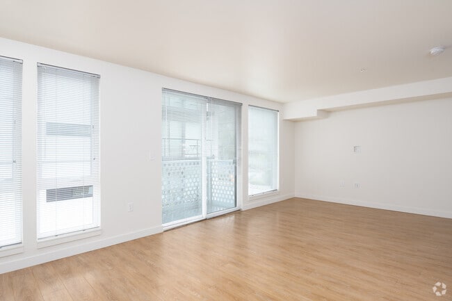 Open 1BD, 1BR - 657SF