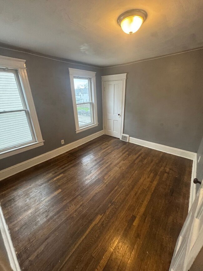 Photo - 632 E 101st St Unit Front RIGHT