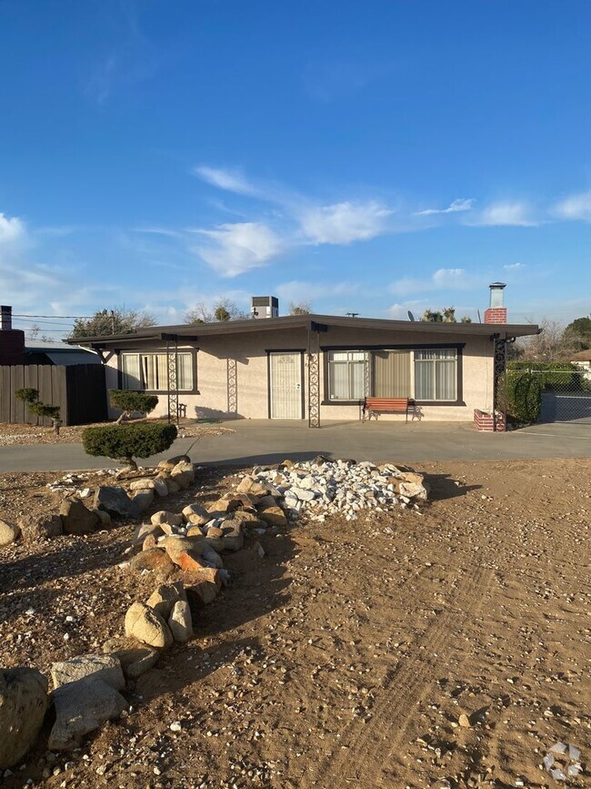 Building Photo - ADORABLE 1 BEDROOM 1 BATH IN HESPERIA Rental