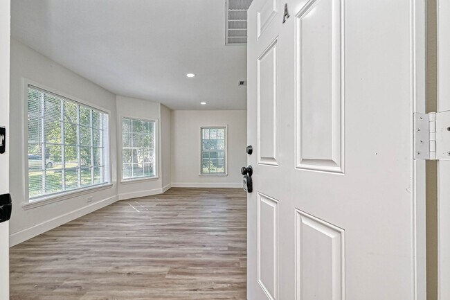 Photo - 5609 Denmark St Unidad 5609 Denmark  B