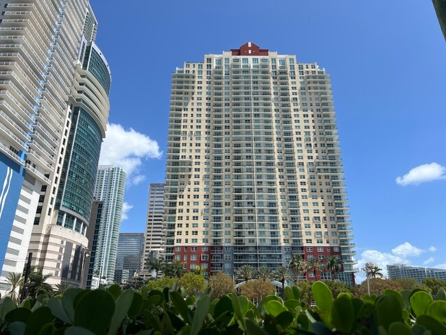Building Photo - 1155 Brickell Bay Dr Unit 2701 Rental