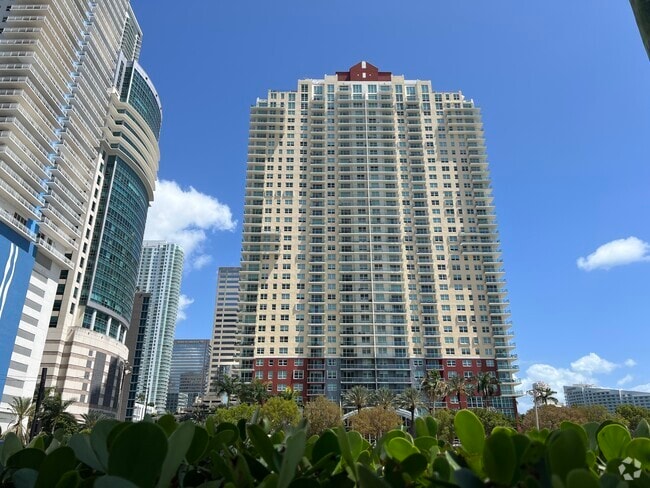 Building Photo - 1155 Brickell Bay Dr Unit 2701 Rental