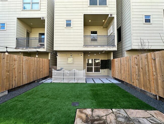 Photo - 5220 Lillian St