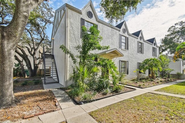 Building Photo - 3810 W Cleveland St Unit B