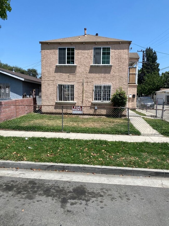 Building Photo - 11824 2nd Ave Unit C