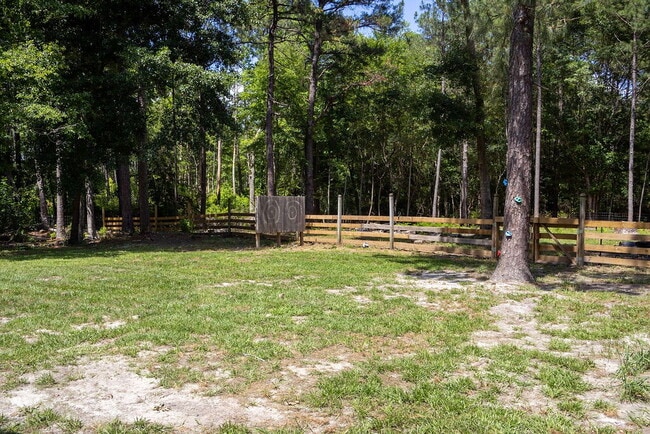 Photo - 3 bedrooms, Fenced in backyard, 12x24 shed, NO breed restrictions!