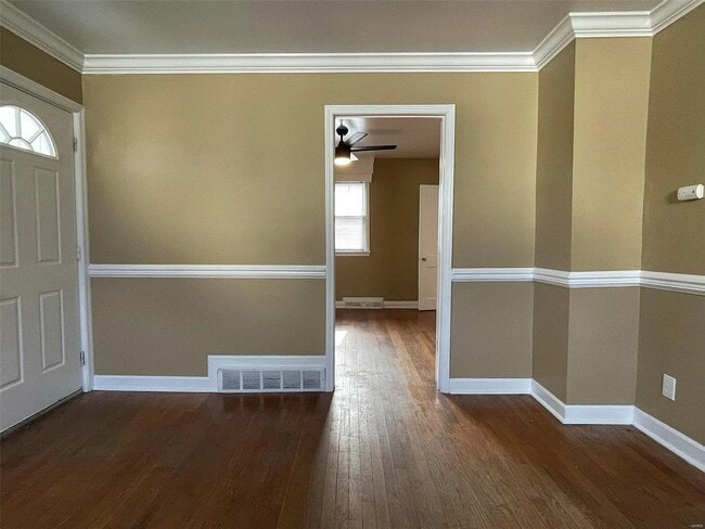 Photo - 21 S Schlueter Ave